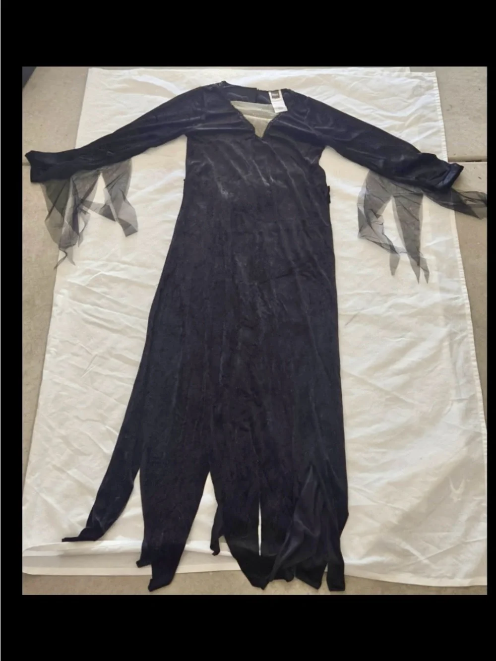 The Addams Family Morticia Women’s Costume - Black (Medium)